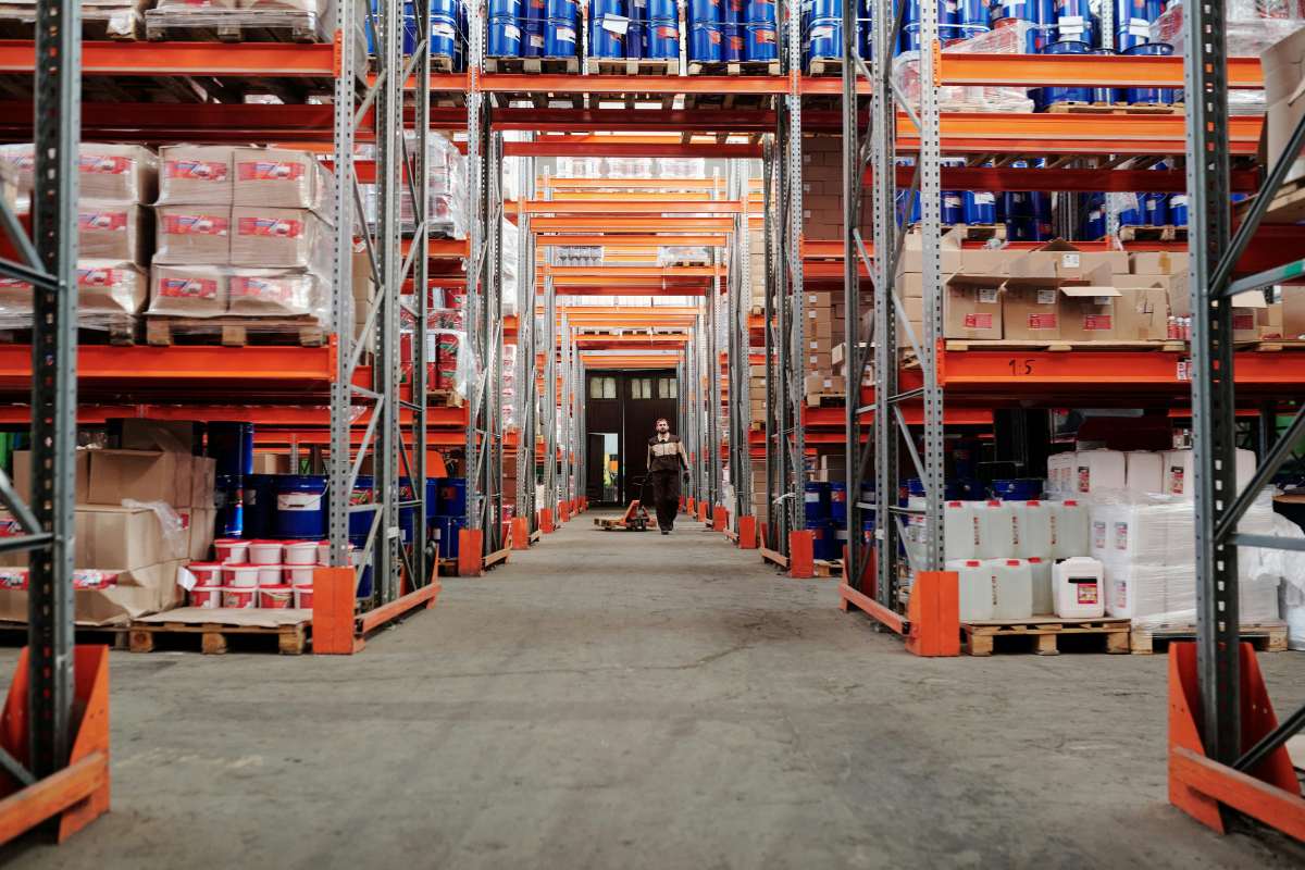 Proteja Seus Estoques Agrícolas com Porta Pallet e Acessórios de Segurança